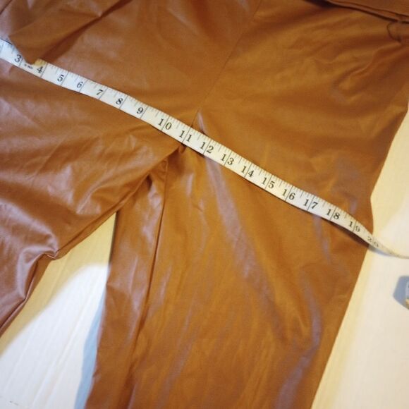 Chicme faux leather camel color pants with belt and zipper closure - Picture 4 of 11
